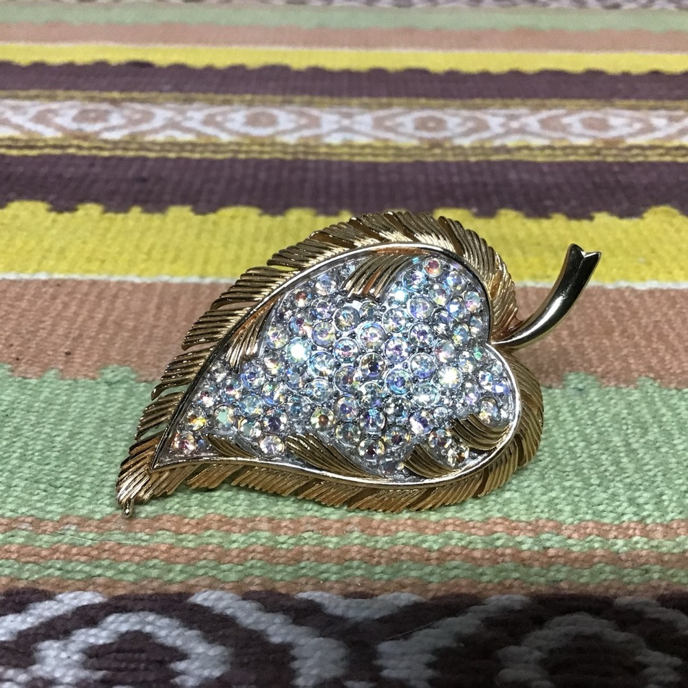 Crown Trifari 1956 AB Rhinestone Pave Leaf Brooch Gold Plate Nice Condition Rare